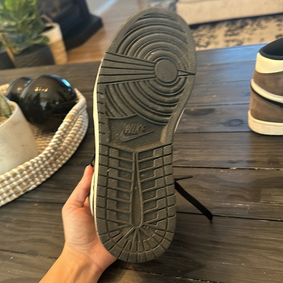 Men’s Air Jordan 1 Retro High OG Dark Mocha - Picture 6 of 6